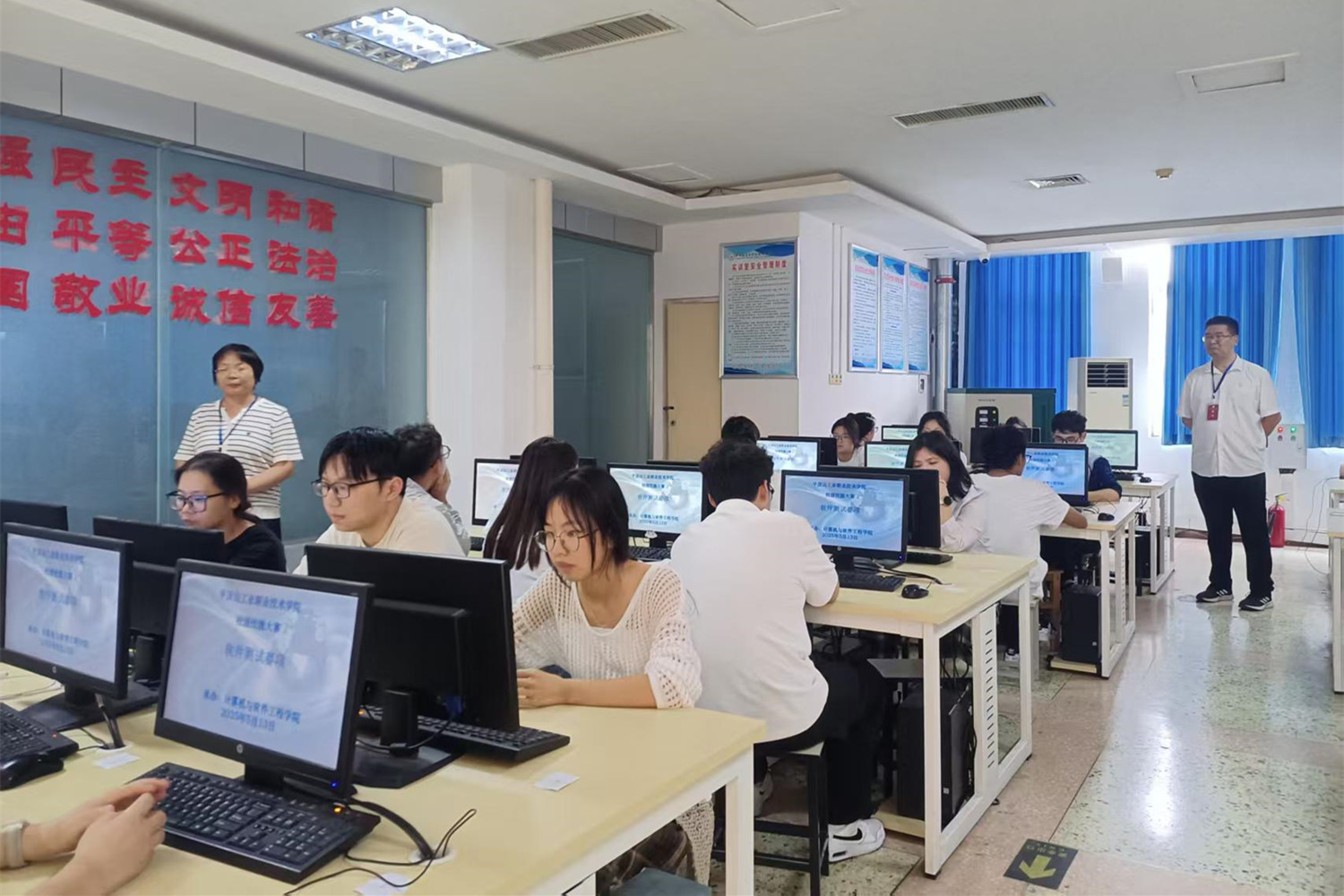 計算機與軟件工程學院成功承辦校級職業(yè)技能大賽-網(wǎng)絡(luò)安全軟件開發(fā)